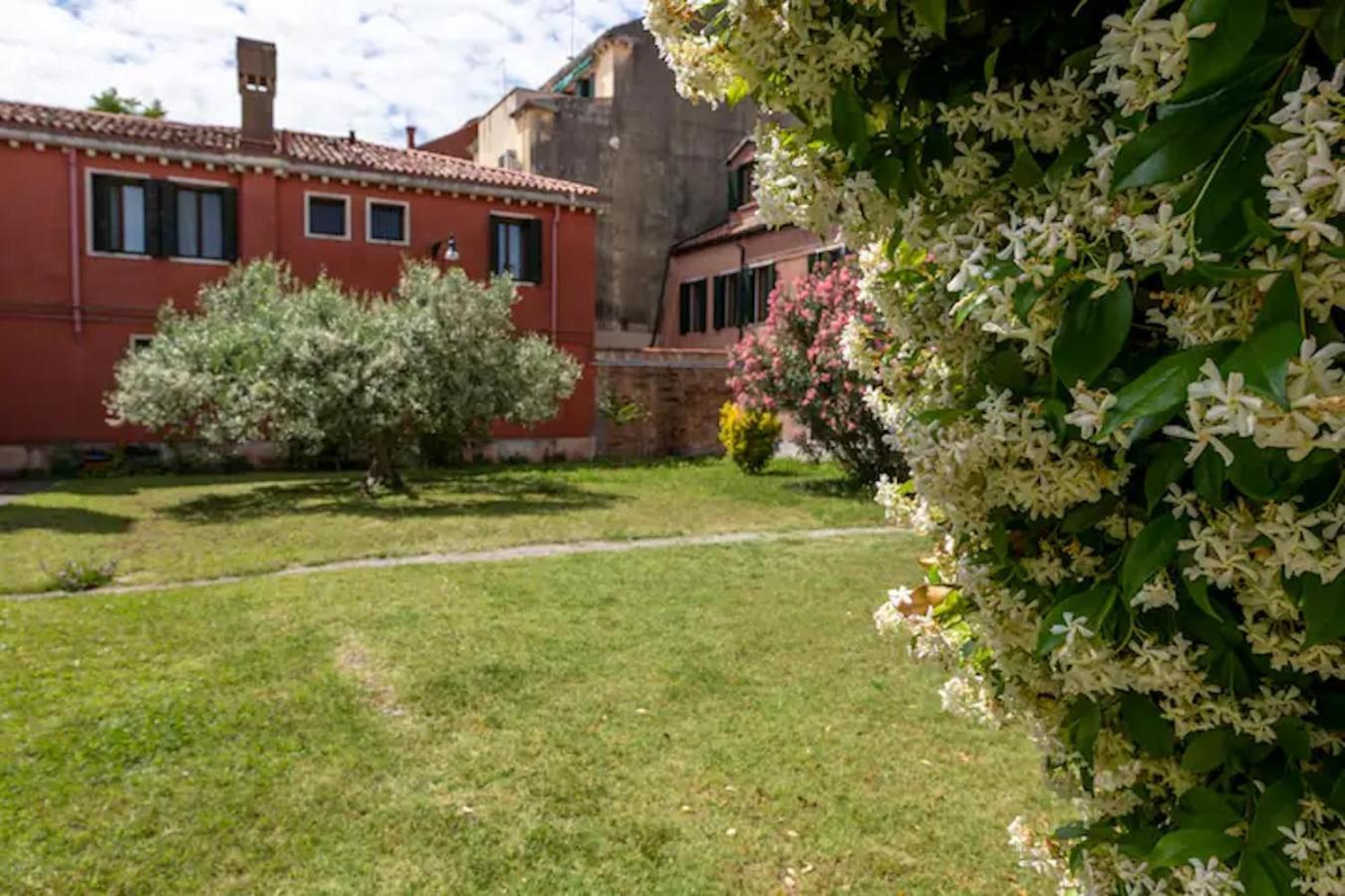 Garden Houses Veneţia Exterior foto